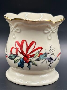 Lenox White Ceramic 'Winter Greetings' candle holder with Gold Lettering